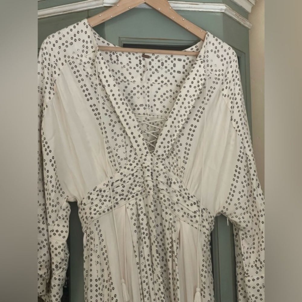 Free people bohemian printed v neck bell‎ sleeve flowy mid length dress w/ tie - Picture 10 of 12